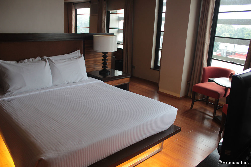 Soleste Suites Кесон-Сити Экстерьер фото