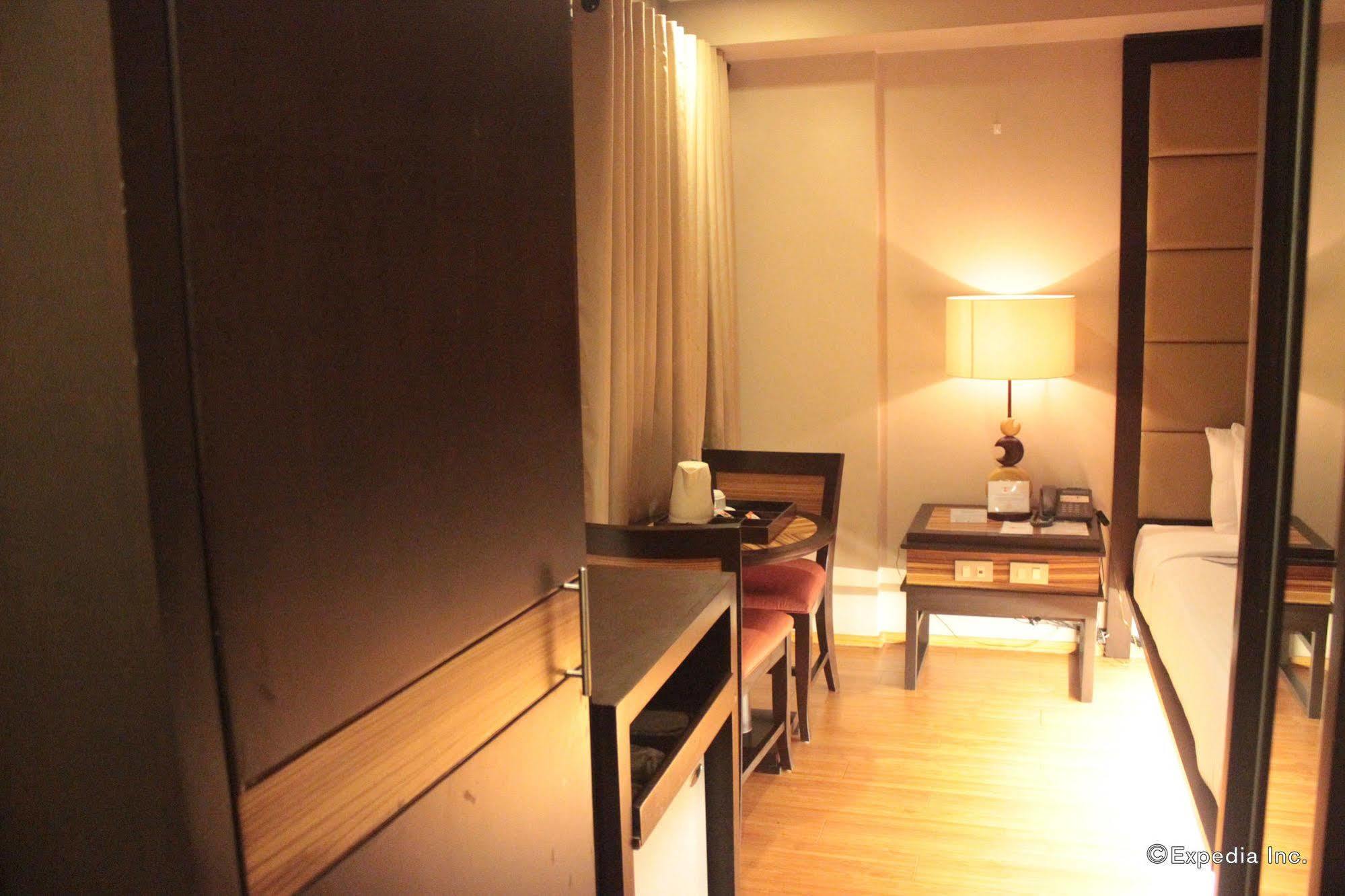 Soleste Suites Кесон-Сити Экстерьер фото