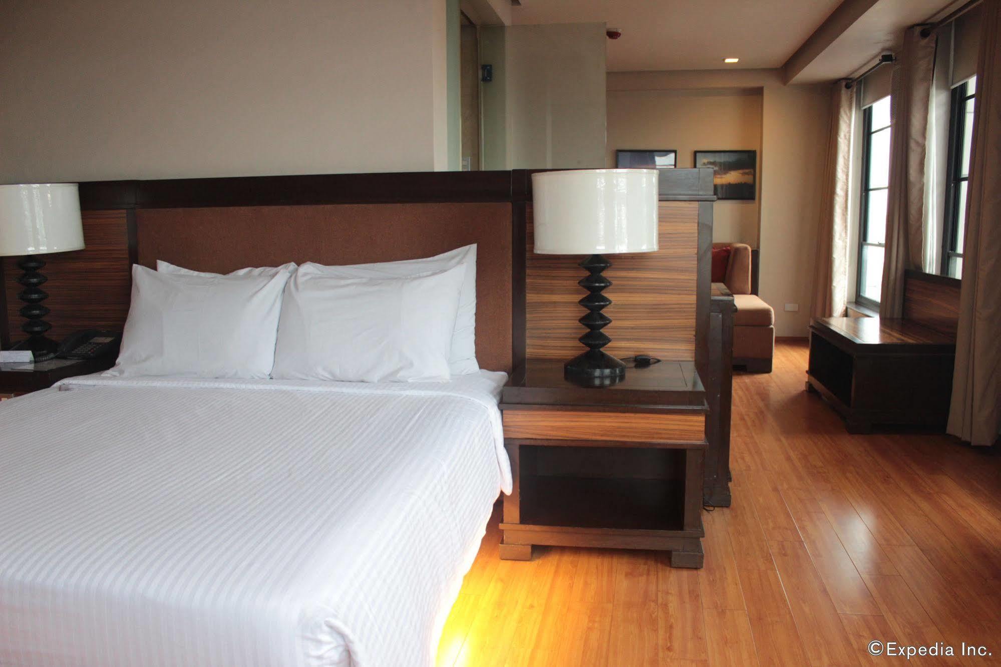 Soleste Suites Кесон-Сити Экстерьер фото