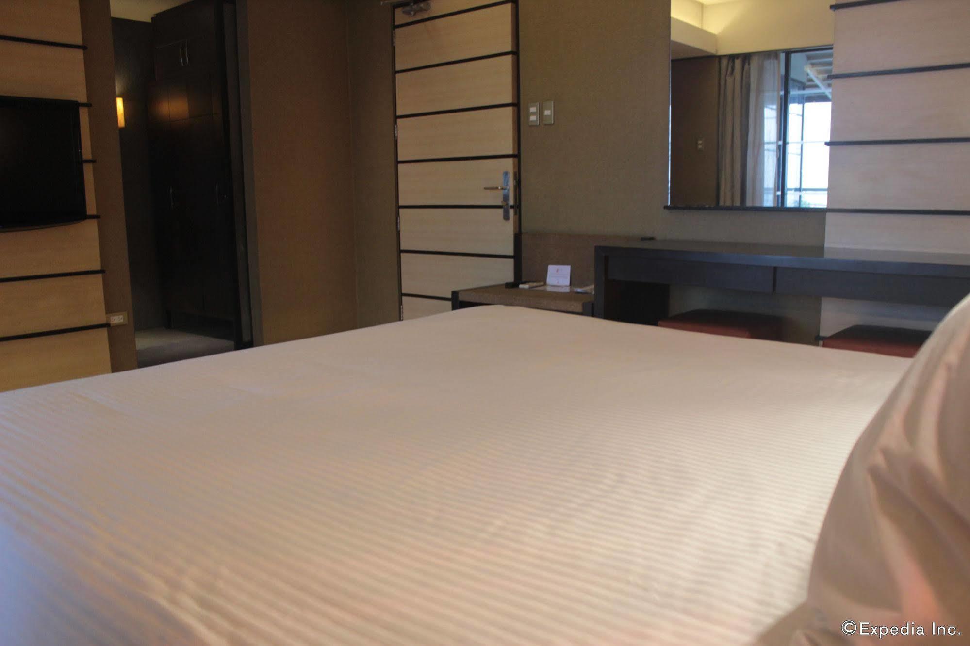 Soleste Suites Кесон-Сити Экстерьер фото