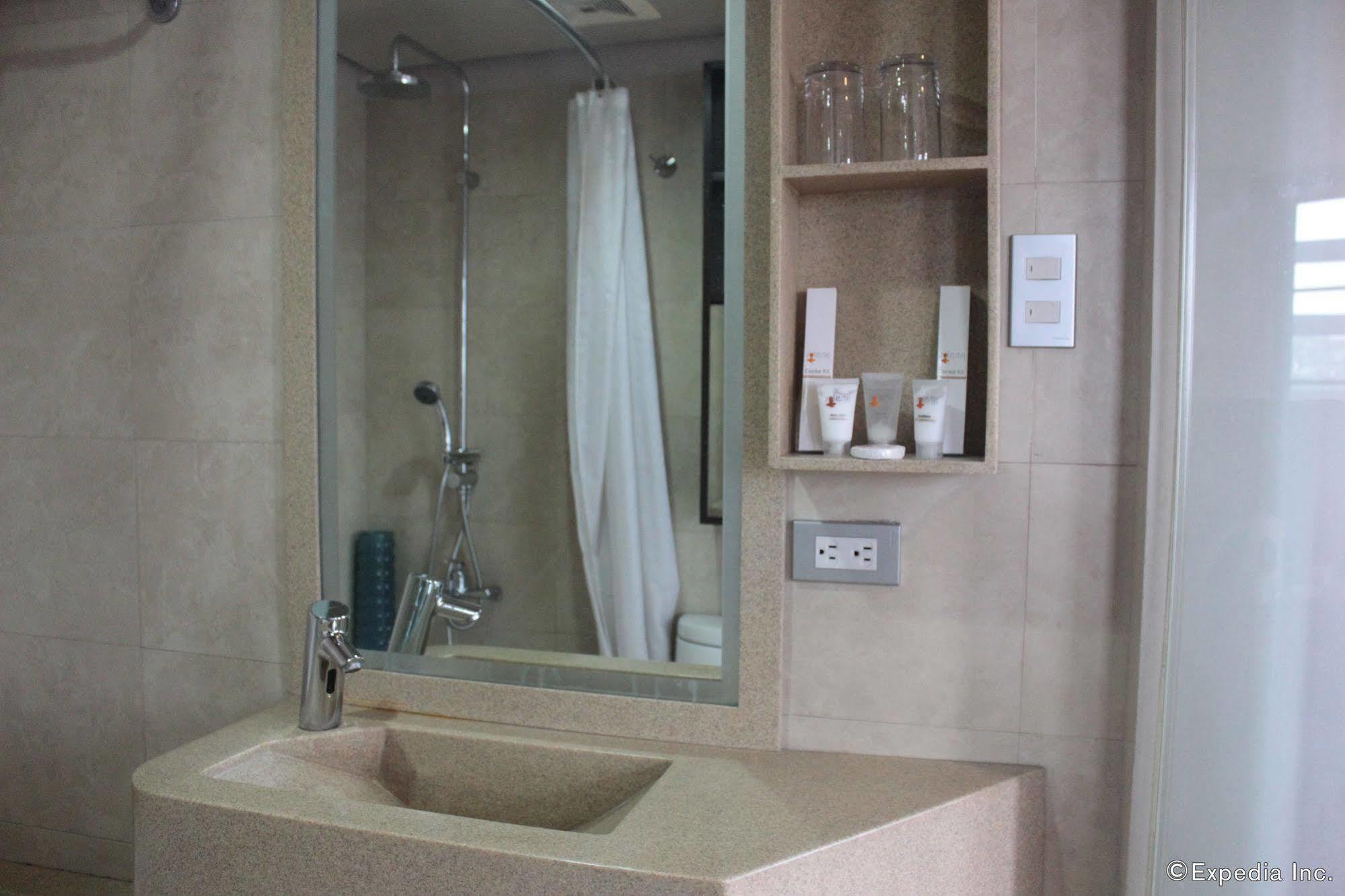 Soleste Suites Кесон-Сити Экстерьер фото