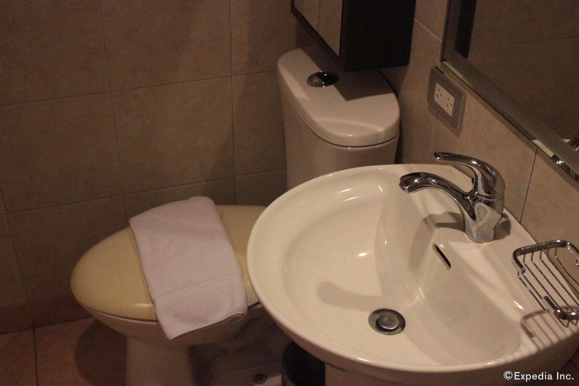 Soleste Suites Кесон-Сити Экстерьер фото